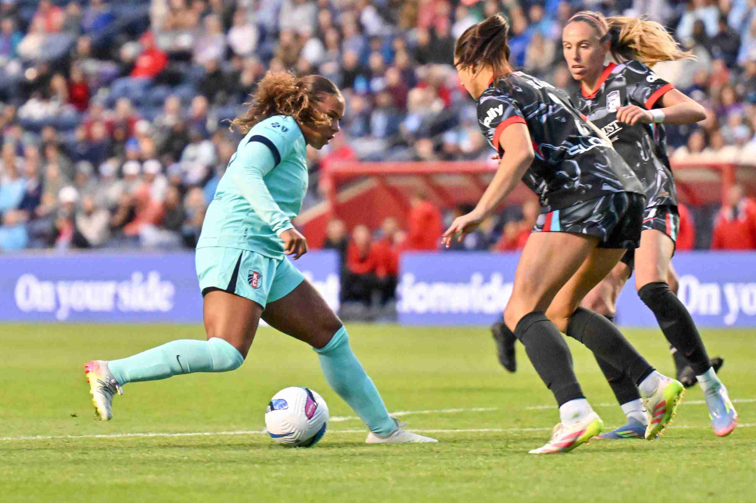 May 24, 2025; Bridgeview, Illinois, USA; Kansas City Current forward Michelle Cooper (17) dribbles in the second half against the Chicago Stars at SeatGeek Stadium. Mandatory Credit: Matt Cashore-Imagn Images